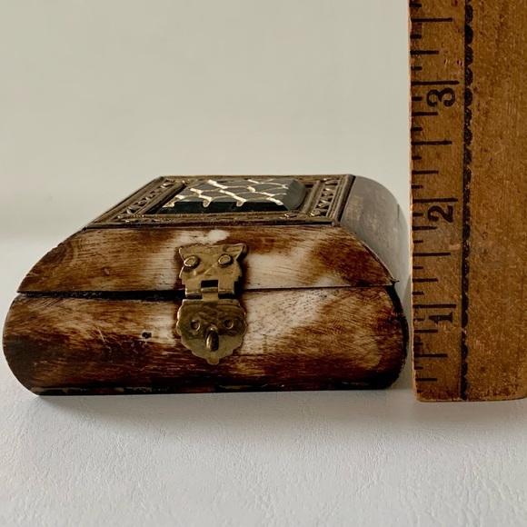 Vintage box made from bone and brass - Picture 3 of 12